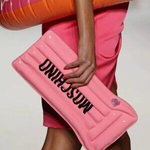 SS23 MOSCHINO Couture Jeremy Scott Inflatable Mattress PatentLeather Pink Clutch